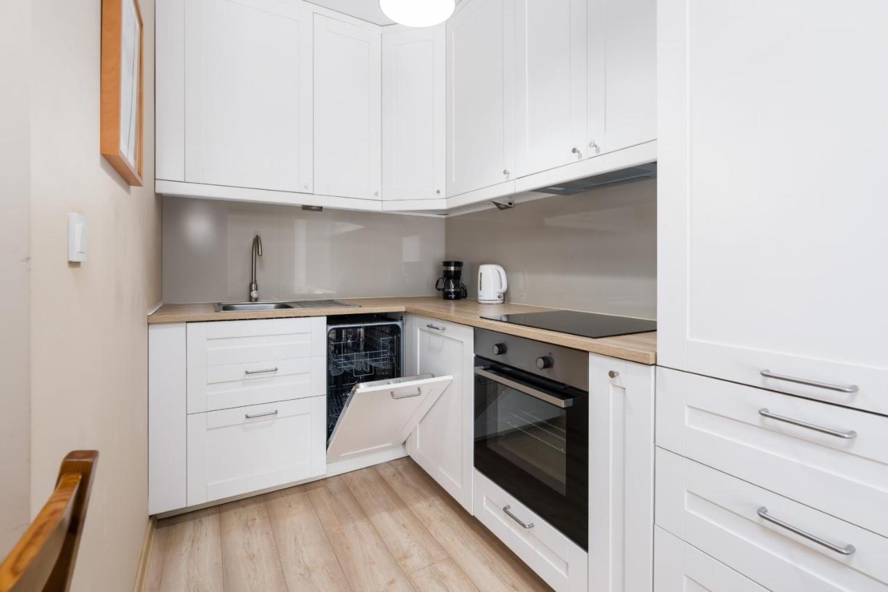 Czarnieckiego With Balcony By Renters * Poznan