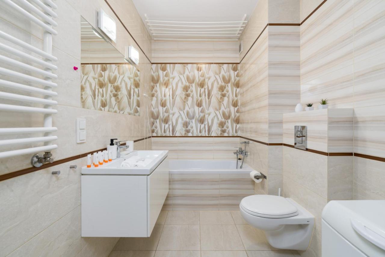 Czarnieckiego With Balcony By Renters Apartment *