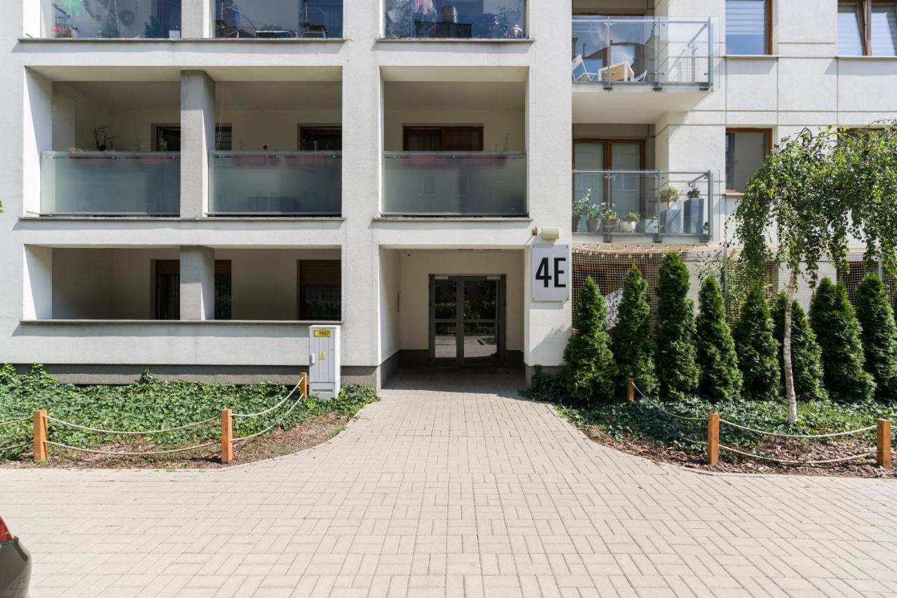 Czarnieckiego With Balcony By Renters Apartment