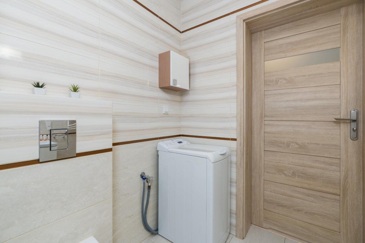 Apartment Czarnieckiego With Balcony By Renters
